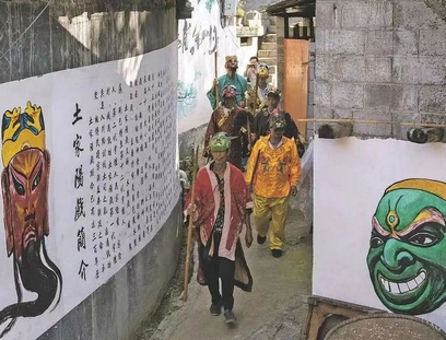 坐落在群山環抱中的貴州省銅仁市沿河土家族自治縣沙子鎮紙坊村，流傳著土家族特有地方戲曲——“紙坊陽戲”。“紙坊陽戲”已有300多年歷史，它真實記錄和反映了土家族的風土人情。