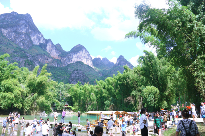 大小井風景區人山人海。