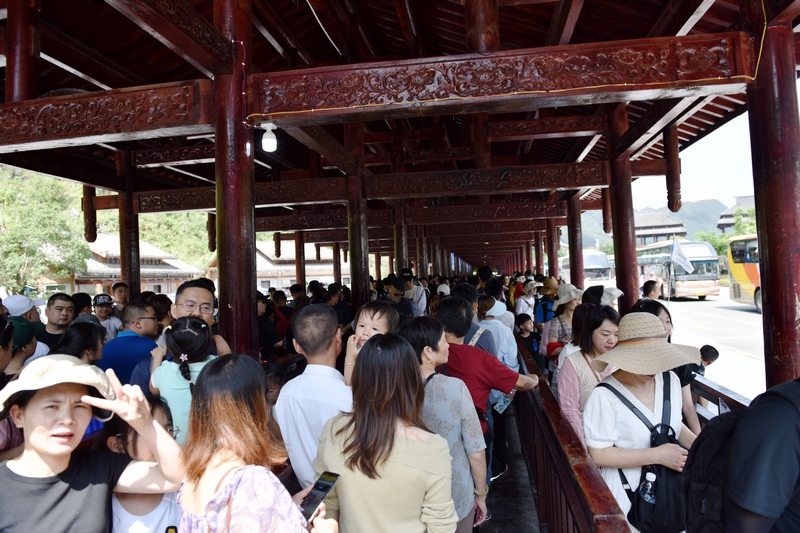 貴州荔波迎來旅游高峰。