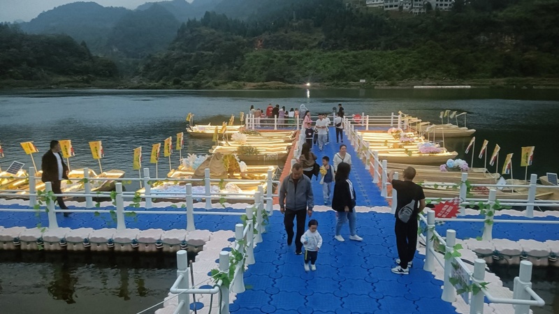 圖片2修文縣六廣鎮(zhèn) 首屆不夜生活節(jié)點亮旅游新“夜”態(tài).jpg