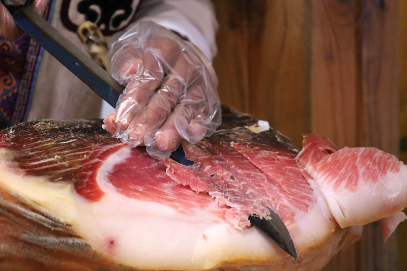 鮮切“盤縣火腿”肉色紅潤。付吉昌攝 