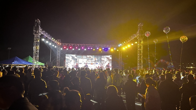 2023年修文縣六屯鎮桃源村“音樂節”現場熱火朝天。