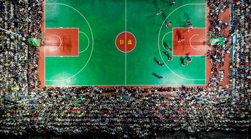 航拍貴州臺江縣臺盤“村BA”現場。人民網記者 涂敏攝