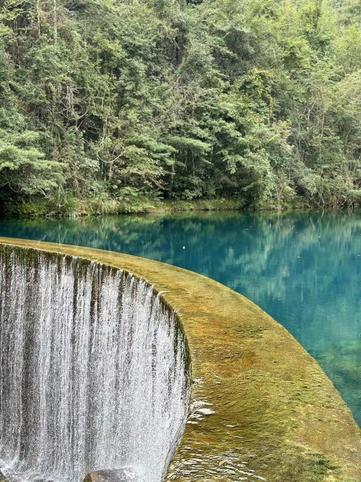 小七孔景區(qū)臥龍?zhí)丁?何宇澈攝