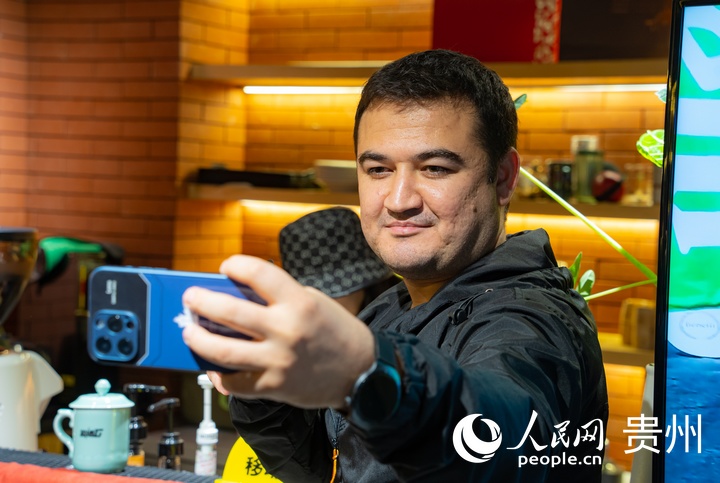 自拍留念。人民網 陽茜攝