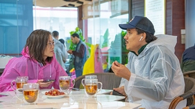 白茶飄香 緣何引來外媒記者點贊