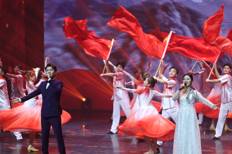歌舞《新的天地》。