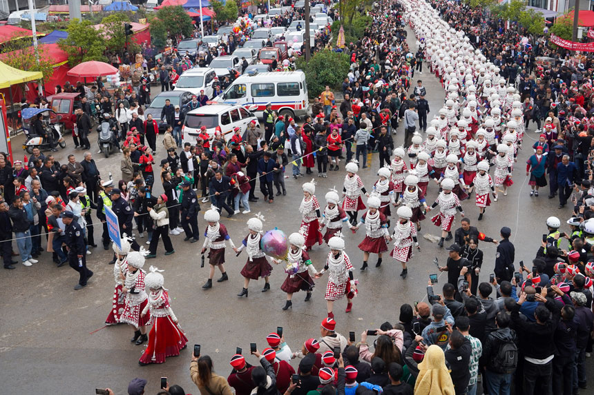 貴州黃平“蘆笙會”現場。肖玉文攝