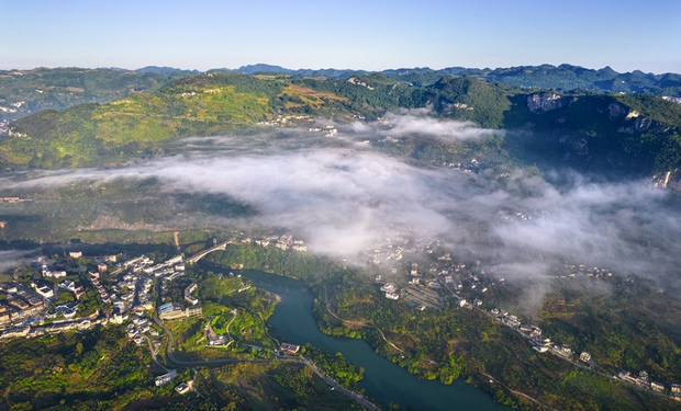 清鎮：鴨池河畔鄉村美