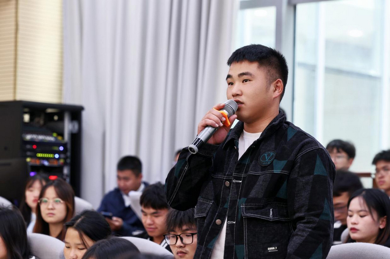 課題交流互動(dòng)。