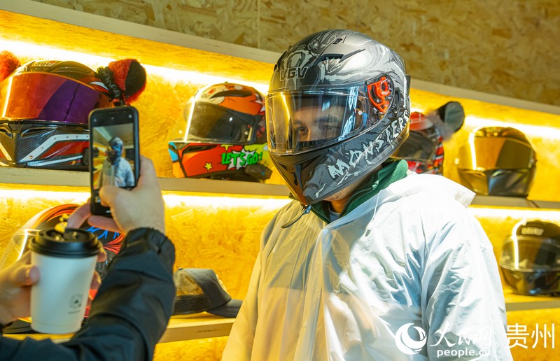 4.歐亞國家記者在騎遇閣機車俱樂部體驗鄉村旅游。人民網 陽茜攝.jpg