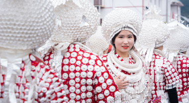 滿(mǎn)目“銀海”的苗族“蘆笙會(huì)”