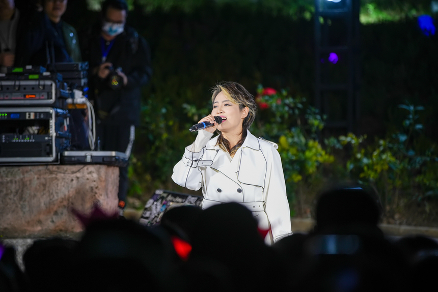 歌手演唱。李儒鑫攝