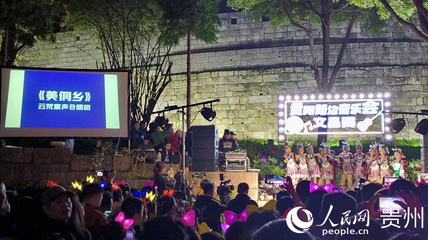 現場氣氛熱烈。人民網 李麗萍攝