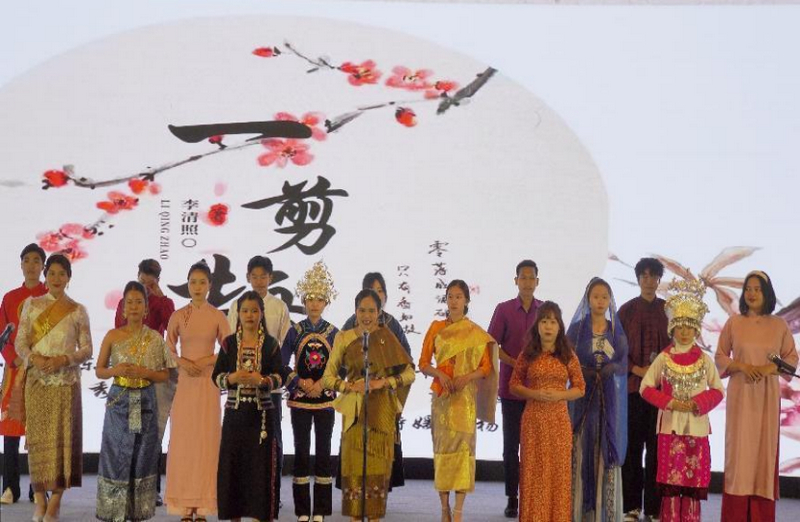 5貴州民族大學(xué)《一剪梅·紅藕香殘玉簟秋》節(jié)目展演。