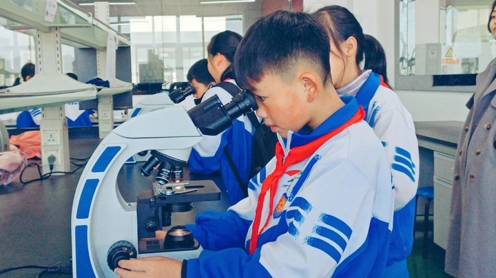 現代化工實訓室。