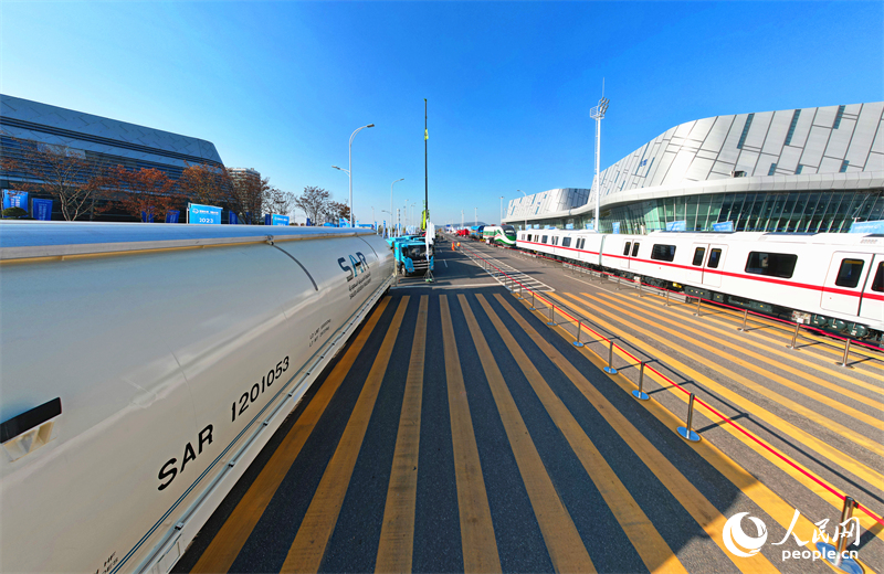 現場展出的列車。人民網記者 劉賓攝