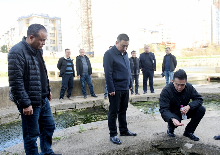 唐友波開展“四下基層”暨巡河工作。