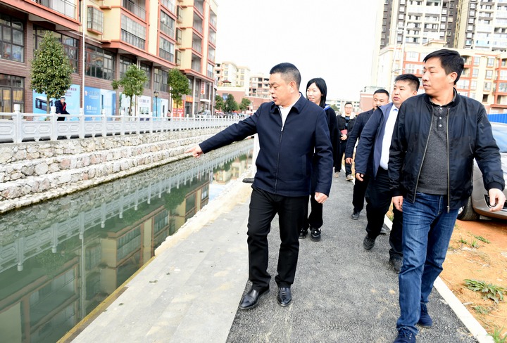 唐友波開展“四下基層”暨巡河工作。