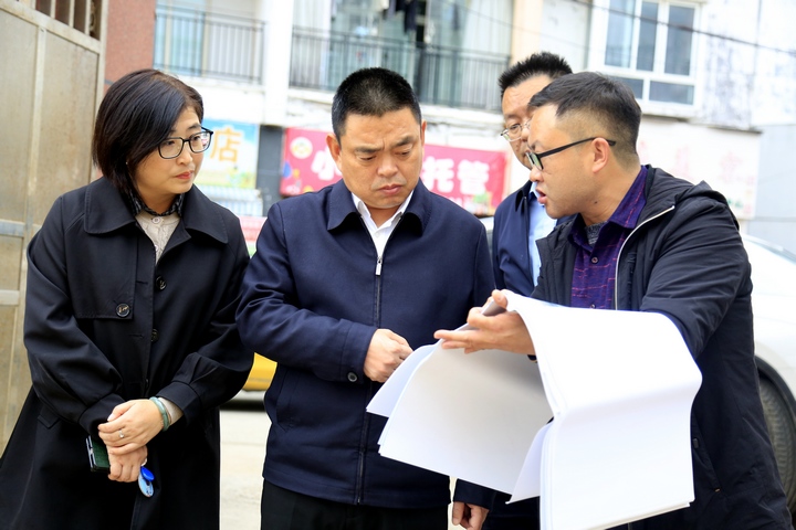 唐友波通過實地查看、聽取匯報等方式，詳細了解在建教育項目建設、學校教育教學質量提升、校園安全管理等情況。。