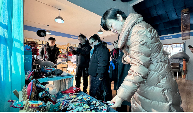 調研組在臺江翁你河苗文化發展有限公司調研。