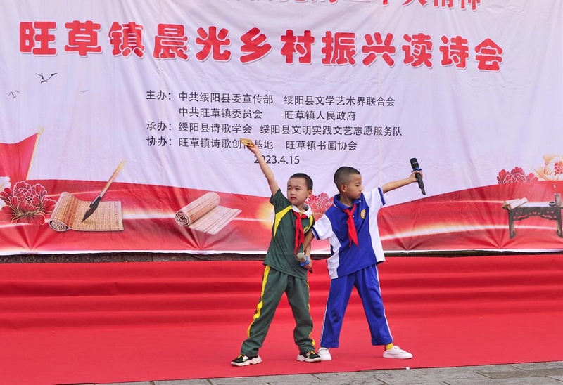 1 圖為舉辦鄉(xiāng)村振興讀詩(shī)會(huì)活動(dòng)。.jpg