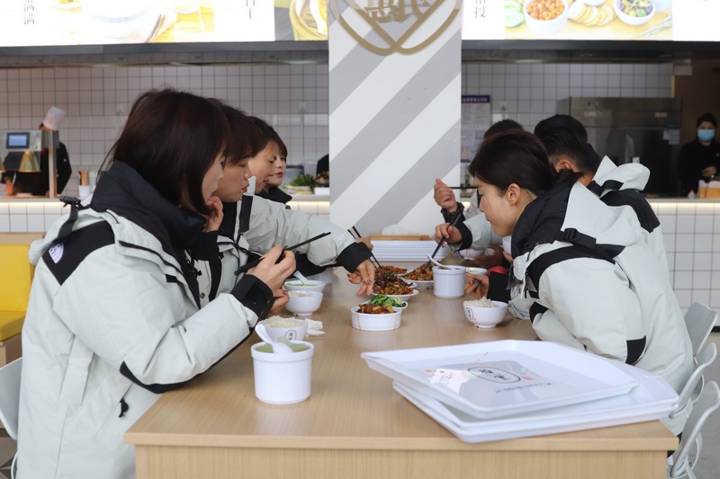 (2)圖為前來就餐的顧客(王磊 攝).jpg