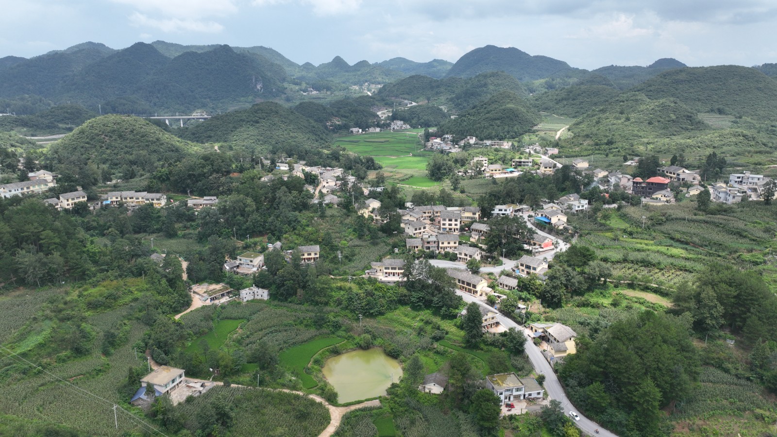 清鎮市衛城鎮上水村航拍圖。鮑凱攝