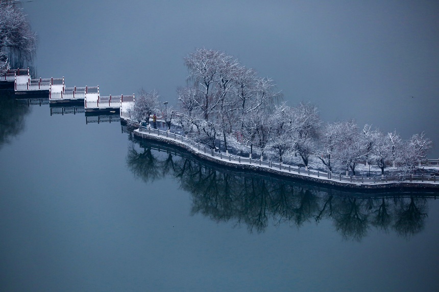 雪后的六盤水鳳池園一角。 趙樺攝