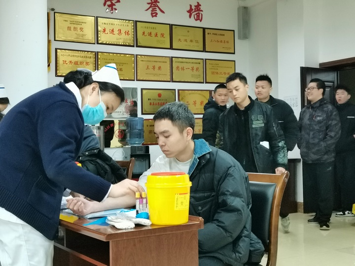 征兵體檢現場。