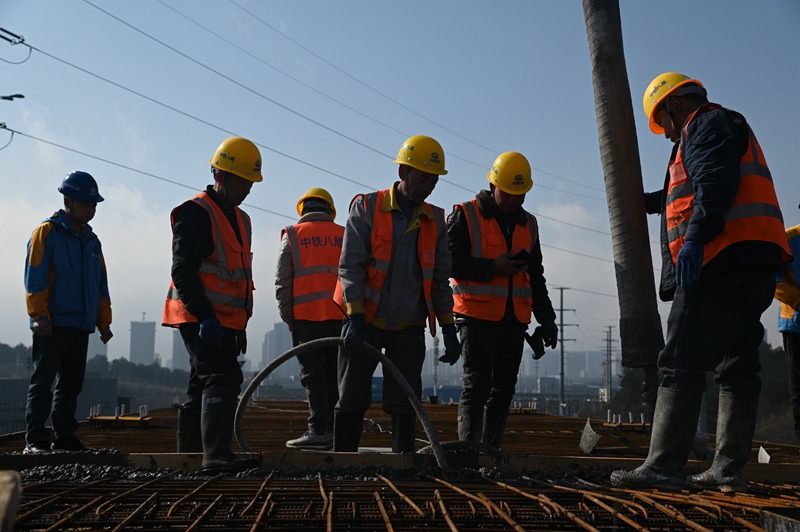 圖為貴陽有軌電車T2線施工現場。