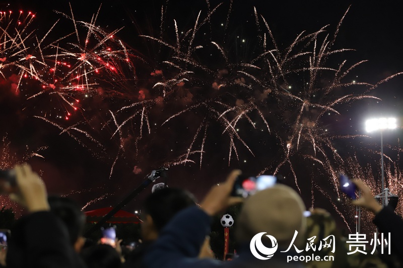 活動現(xiàn)場煙花秀。人民網(wǎng) 顧蘭云攝