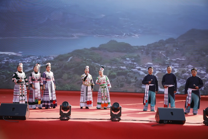 民族歌舞展演。