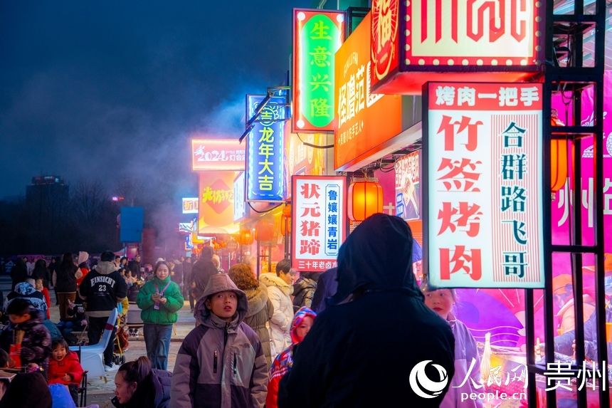燈會廟市的“煙火氣”十足。人民網 陽茜攝