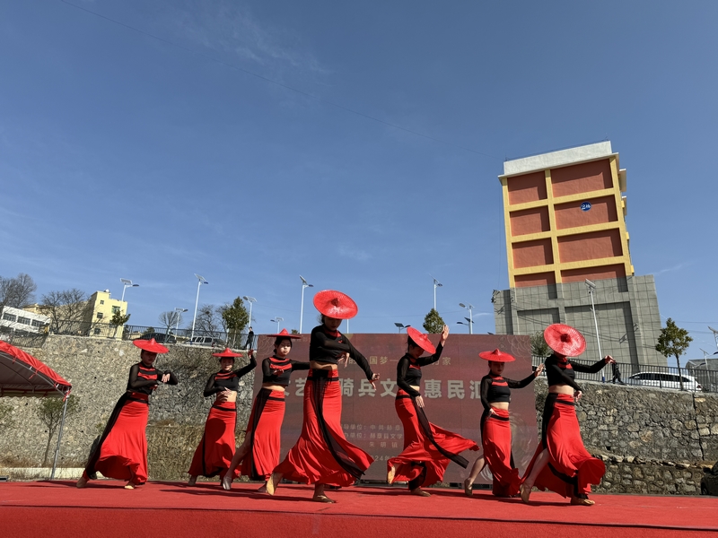 2月4日,赫章縣文聯開展文化進萬家文藝匯演現場。隴忠麗攝