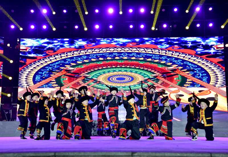 黔西春晚現(xiàn)場(chǎng)。吉江攝