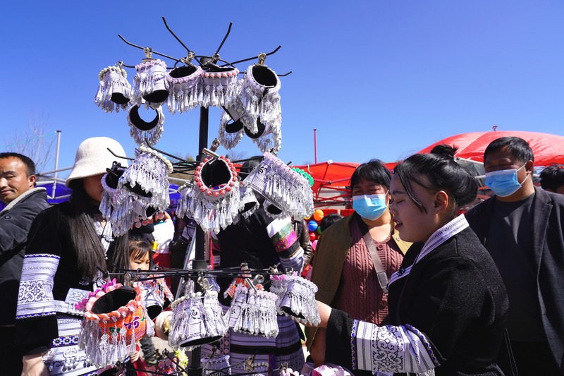 2月18日,納雍縣玉龍壩鎮水淹壩村跳花坡跳花節現場。江嬋攝