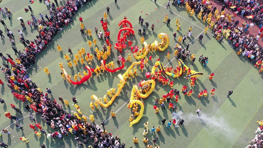 “六龍搶寶”場面壯觀。石阡縣融媒體中心供圖