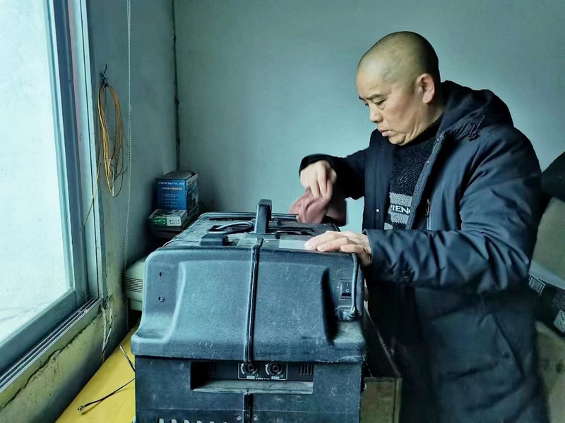 聞道明細心地維護他的“老伙計”。