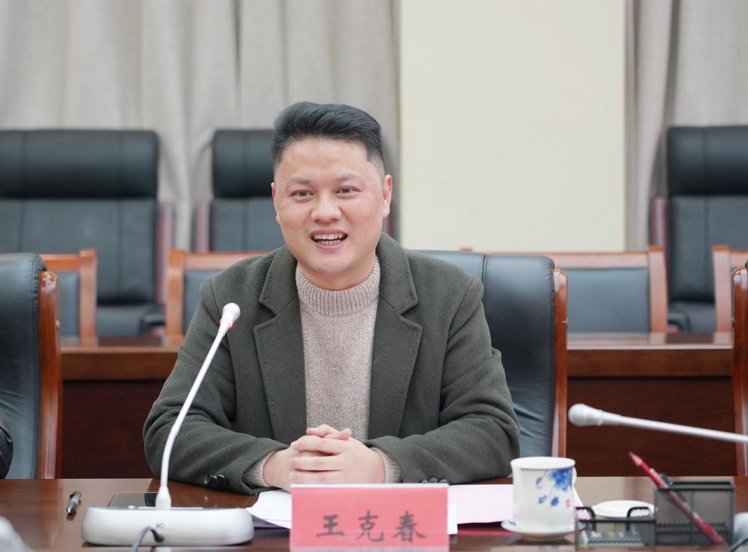 貴陽市中小微企業商會會長介紹商會情況。