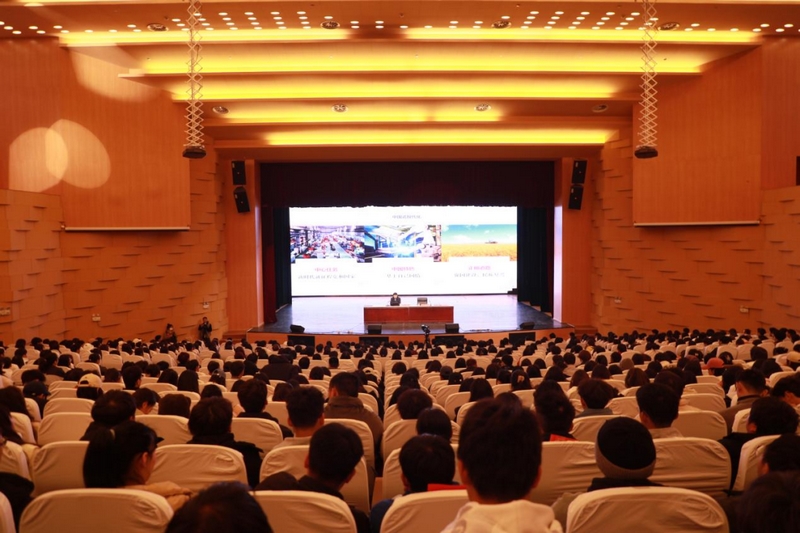 貴州民族大學(xué)“開學(xué)第一課”現(xiàn)場(chǎng)。