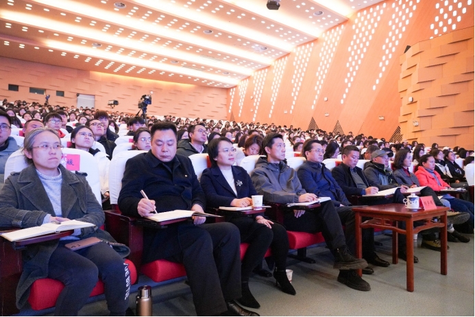 貴州民族大學(xué)“開學(xué)第一課”現(xiàn)場(chǎng)。