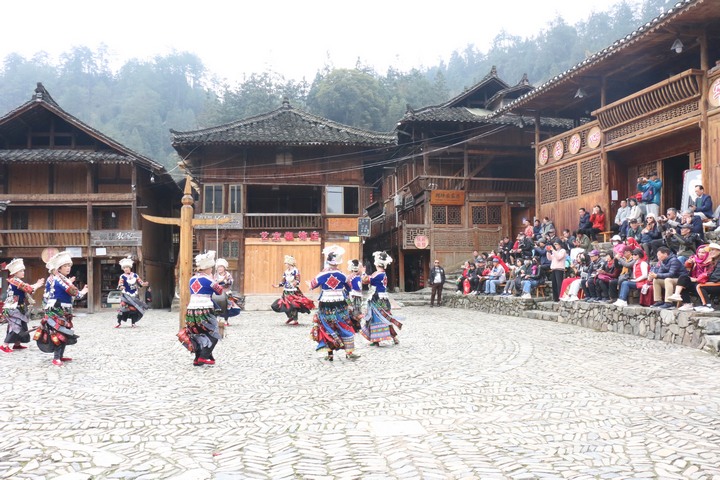 圖為郎德歌舞表演。