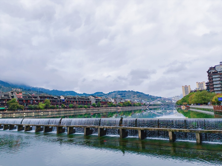 石阡縣城市一角。