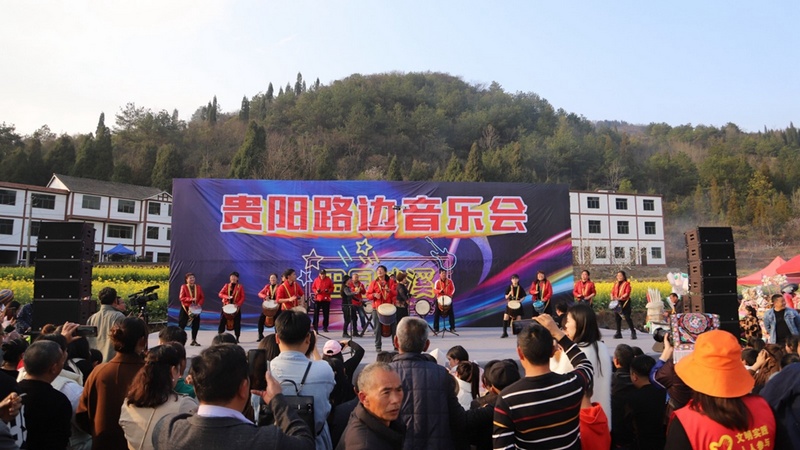 “貴陽(yáng)路邊音樂(lè)會(huì)·田園沙溪”活動(dòng)演出節(jié)目 文俊入 攝.jpg