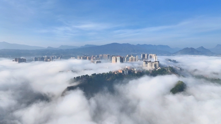 貴州納雍出現(xiàn)云海奇觀，宛如仙境。