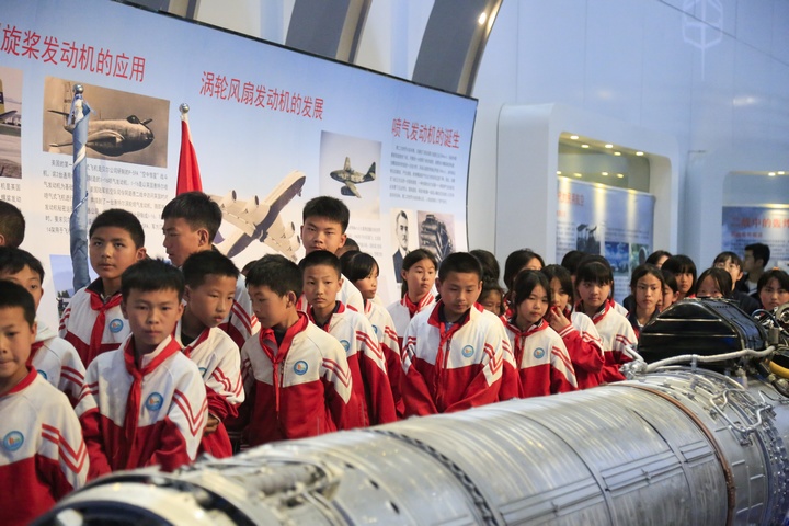 參觀學(xué)習(xí)。