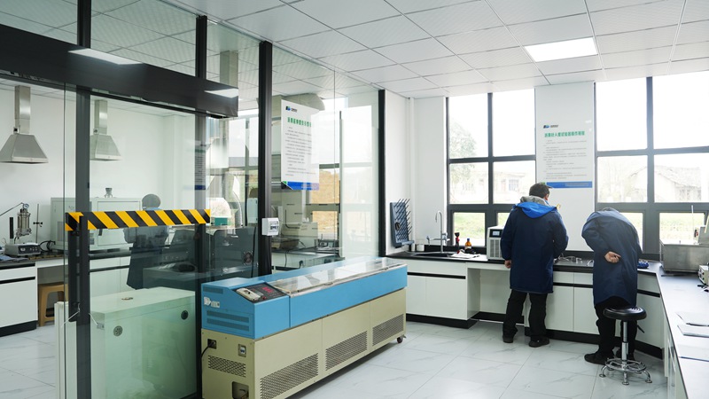 公司新建試驗室。