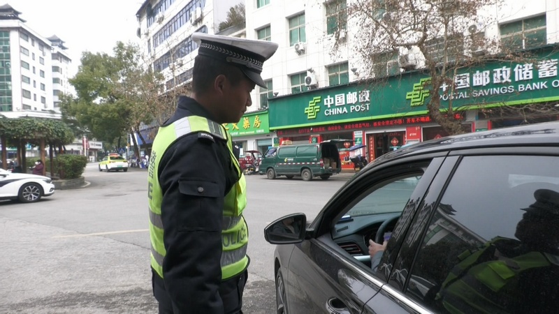 處理違停車輛。