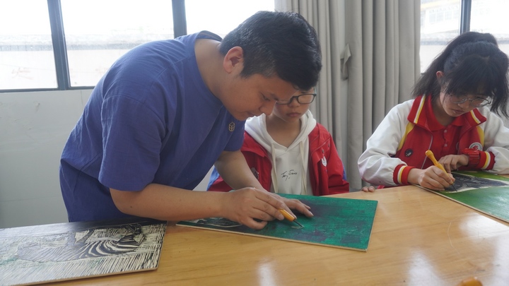 讓勞動教育在校園里“生根”。